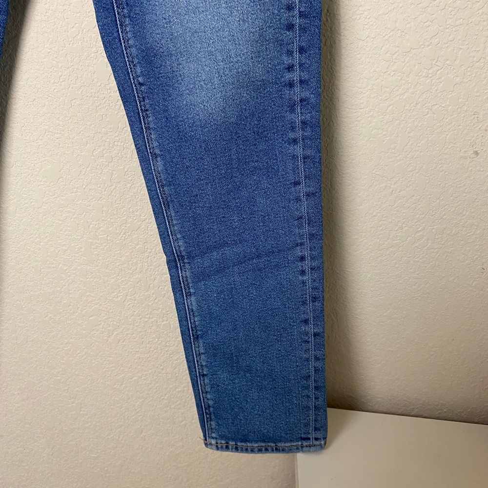 American Eagle Tomgirl Medium Wash Button Tab Straight Leg Jeans Size 28” - Picture 5 of 15